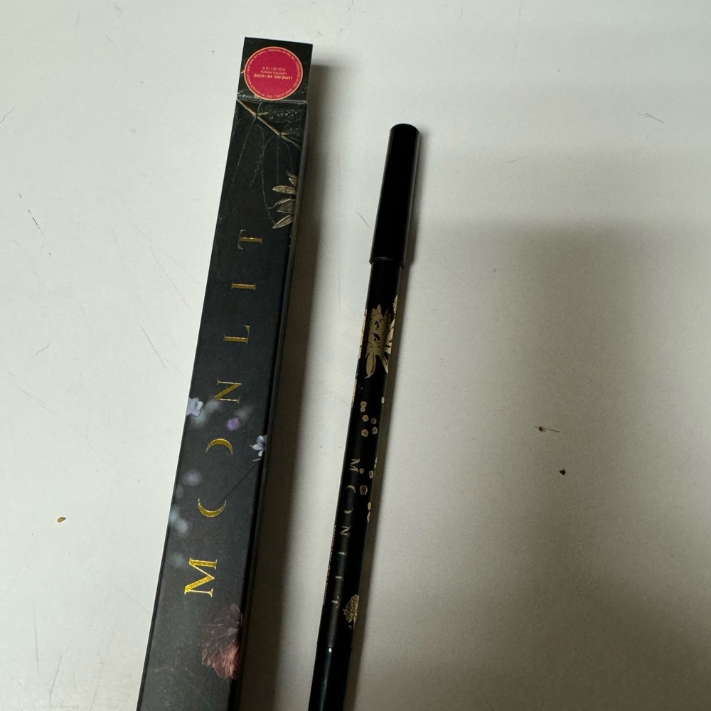 Moonlit Lipstick Pencil in the color Lune #49